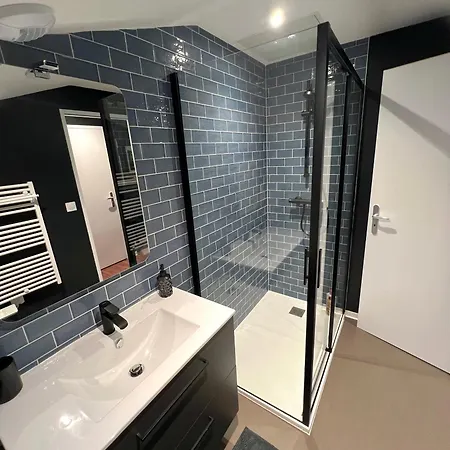 Apartment Garconniere - Refuge Parfait Pour Amis Et Jeux !
